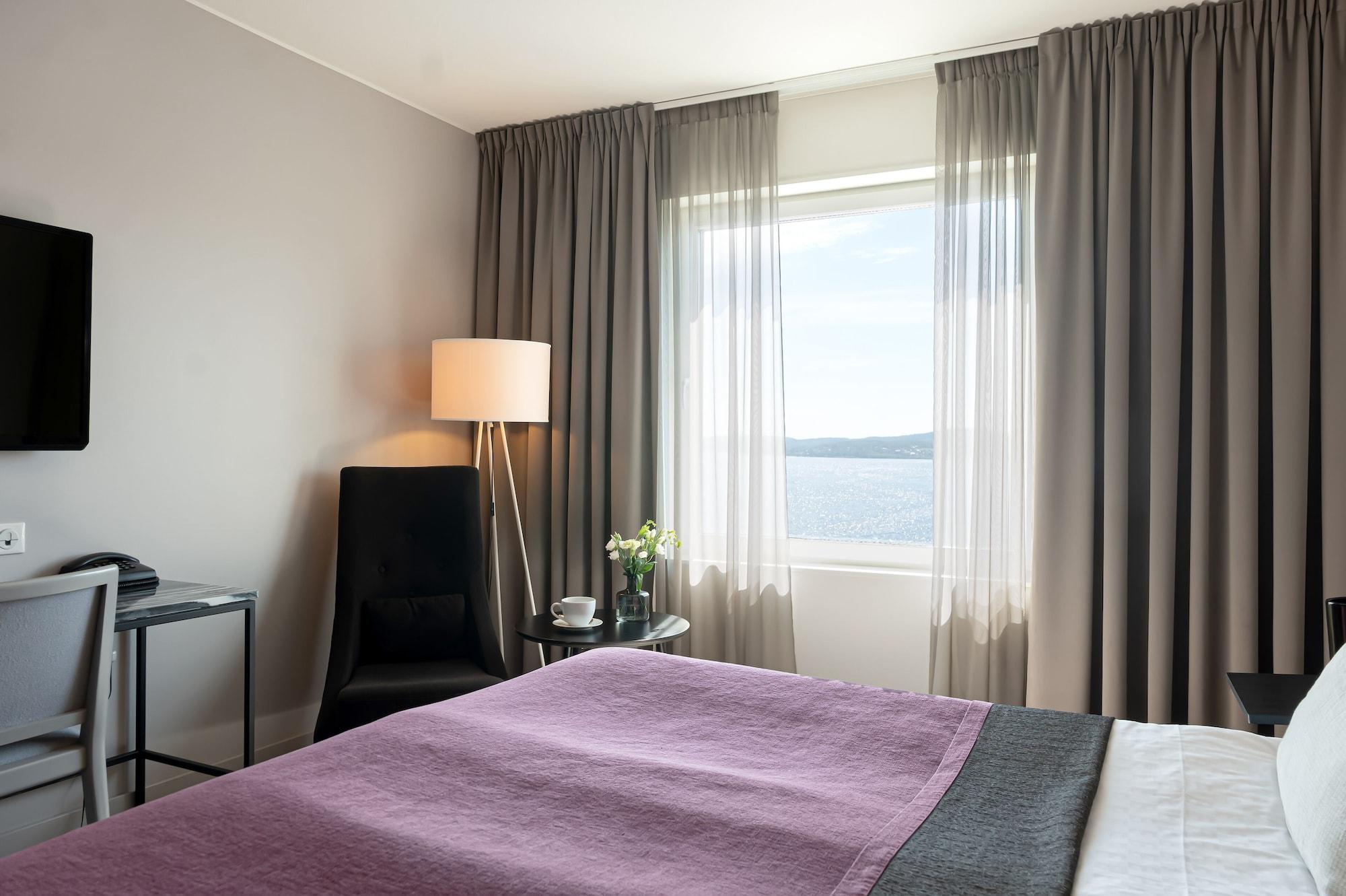 Готель Elite Plaza Oernskoeldsvik Екстер'єр фото