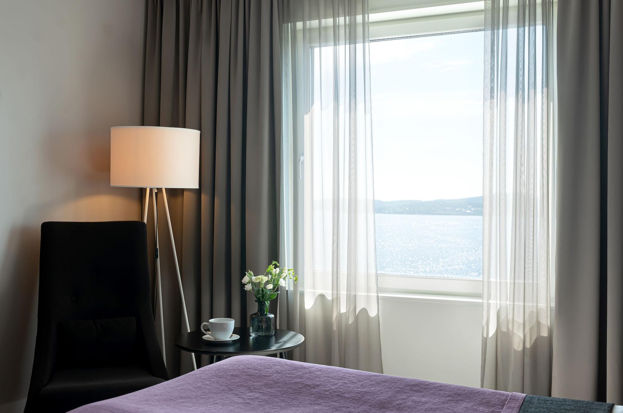 Готель Elite Plaza Oernskoeldsvik Екстер'єр фото